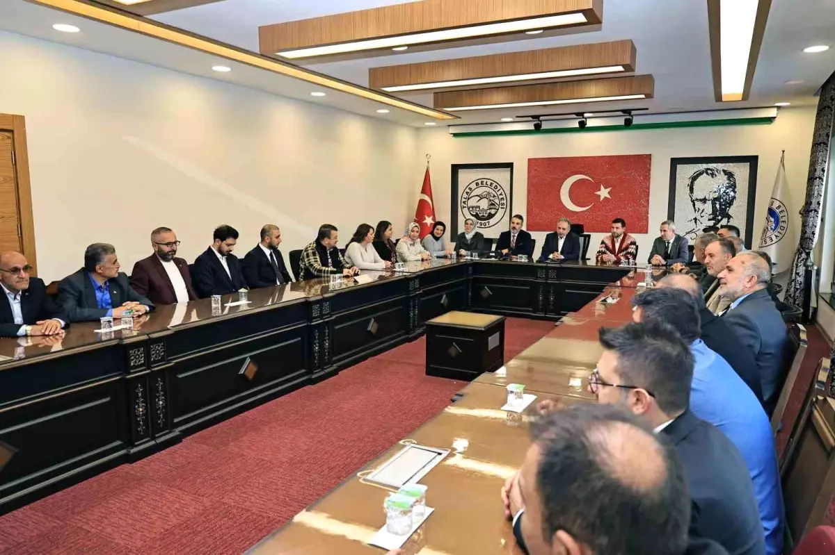 AK Parti Talas İlçe Başkanı Mustafa Kiraz, Başkan Yalçın’ı Ziyaret Etti