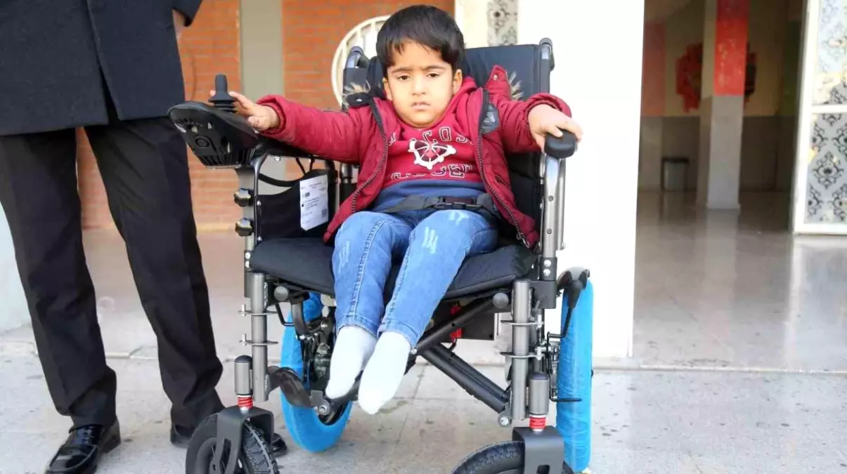 Eyyübiye Belediyesi’nden Engelli Öğrenciye Akülü Tekerlekli Sandalye Desteği