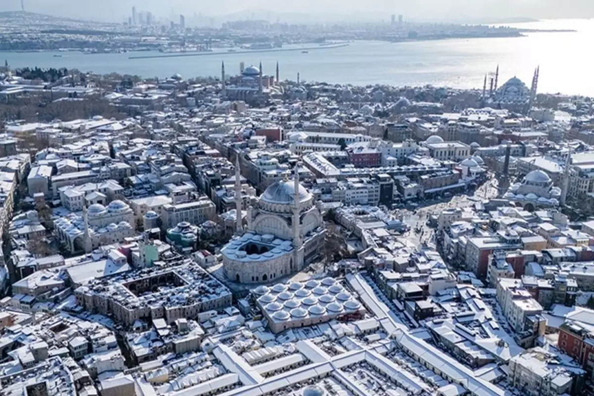 Her yer beyaza büründü! İstanbul’da kar manzaraları