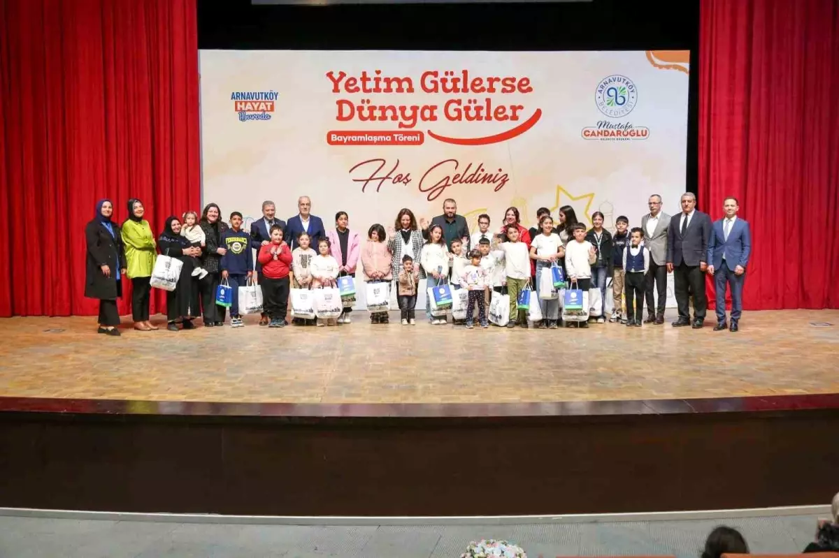 Arnavutköy’de 294 Çocuğa Bayramlık Kıyafet Hediye Edildi