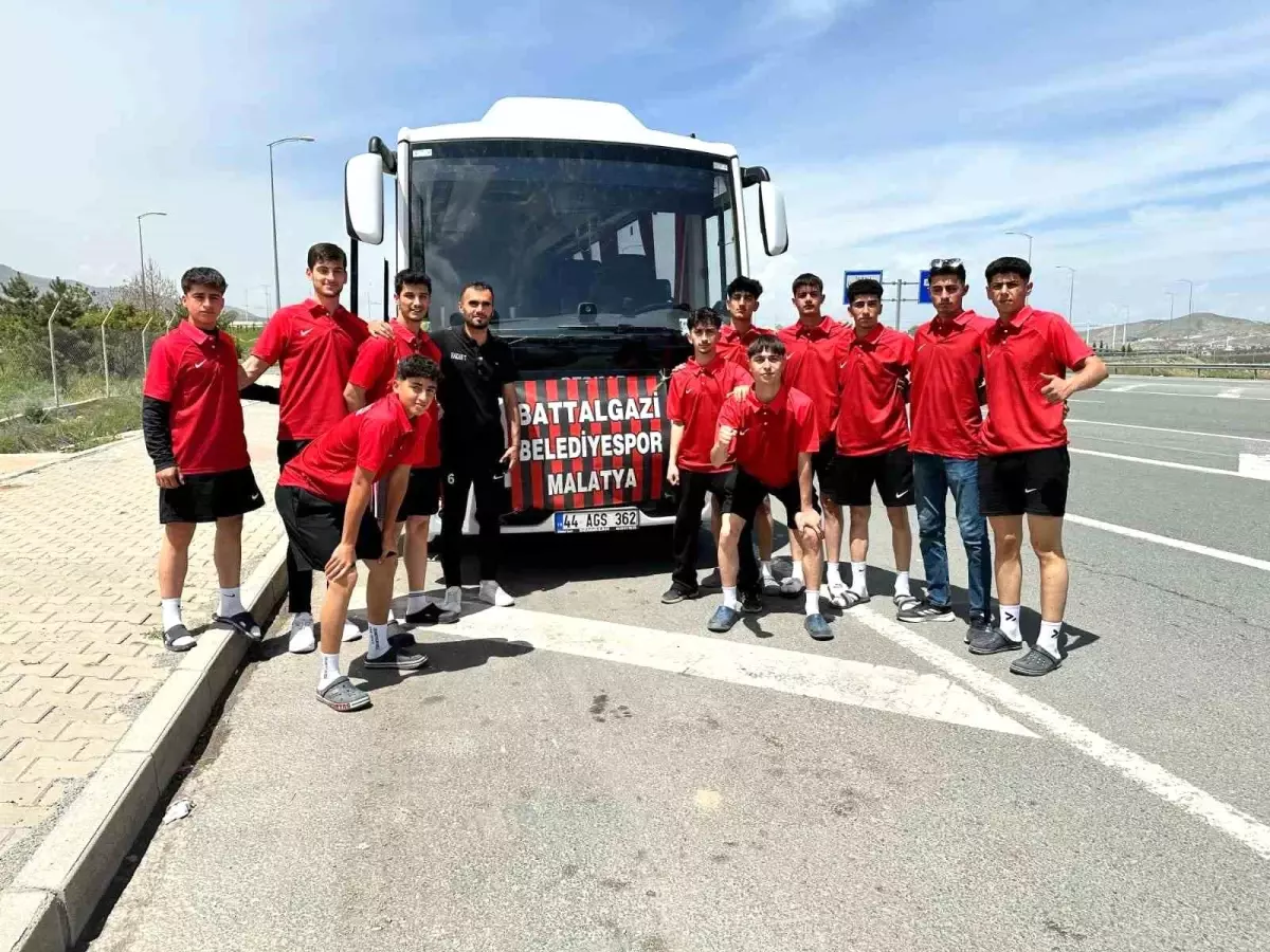 Battalgazi Belediyespor Voleybol Takımı, Türkiye Yarı Finalleri’nde Başarıya Koşuyor